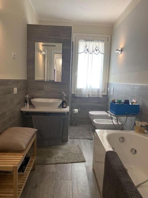 Appartamento Bersaglio Costa Volpino Luaran gambar