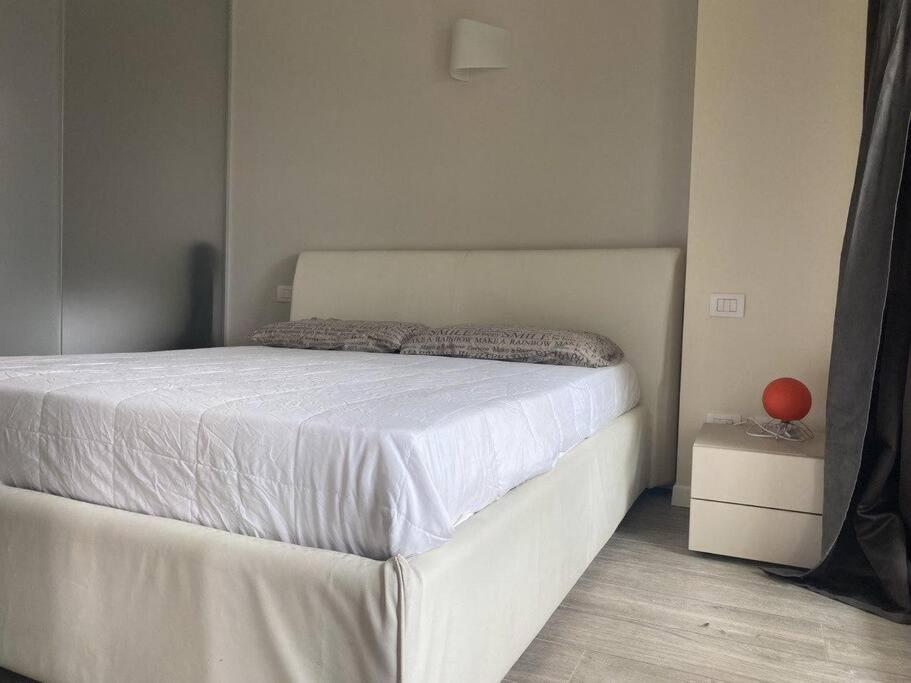 Appartamento Bersaglio Costa Volpino Luaran gambar